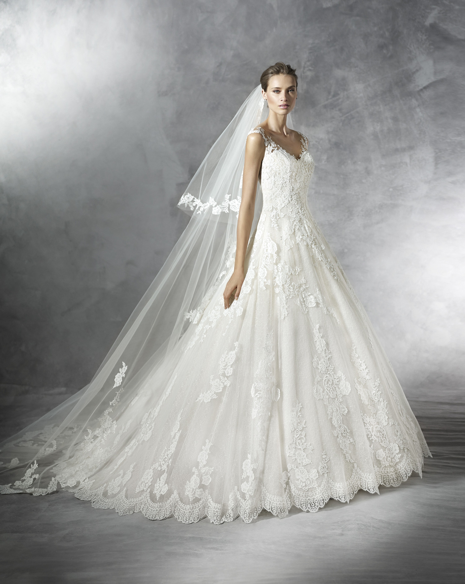 Pronovias Primadona ballgown — organza with embroidered lace bodice